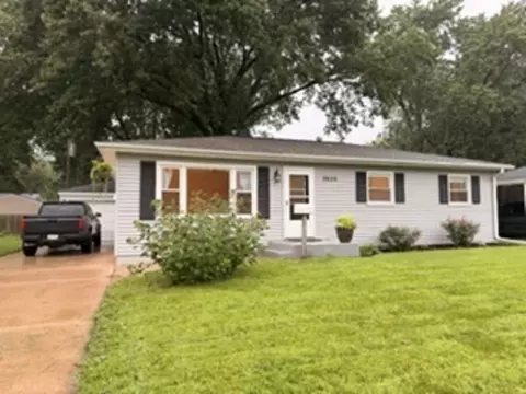 2630 Crestview Dr, Bettendorf, IA 52722