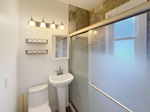 Bath - 1156 33rd Ave, Moline, IL 61265 photo 1 of 1