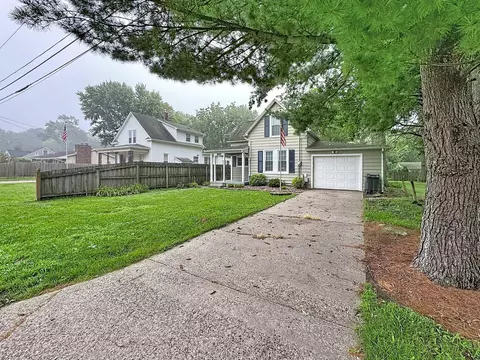 Exterior - 1156 33rd Ave, Moline, IL 61265 photo 2 of 5