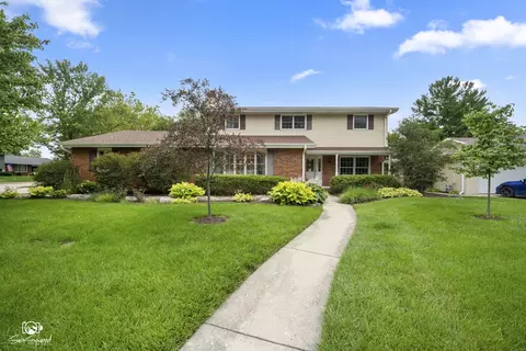 226 Meadow Wood Dr, Joliet, IL 60431