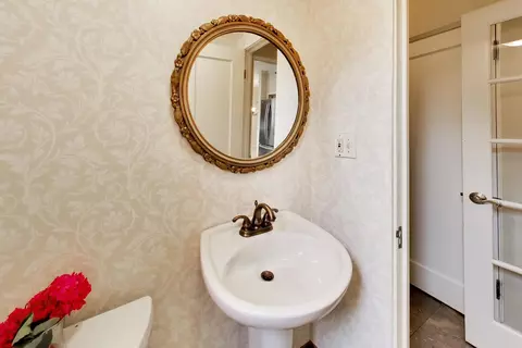 Bath - 1240 William St, River Forest, IL 60305 photo 1 of 4