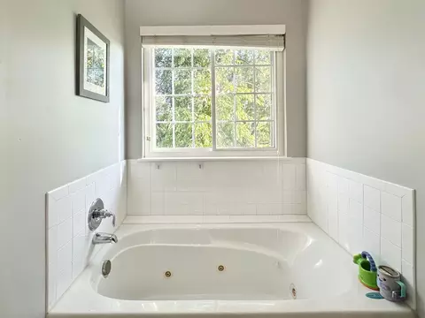 Bath - 2443 Baldwin Ct, Aurora, IL 60503 photo 5 of 6