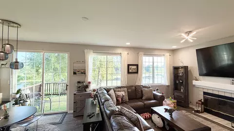 Living - 2443 Baldwin Ct, Aurora, IL 60503 photo 2 of 3