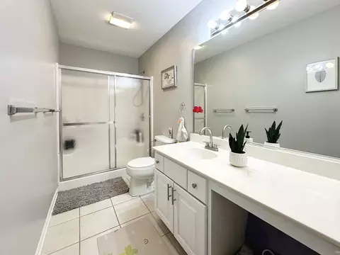 Bath - 2443 Baldwin Ct, Aurora, IL 60503 photo 2 of 6
