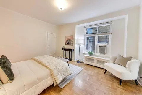 Bedroom - 222 E Chestnut St #9D, Chicago, IL 60611 photo 4 of 4