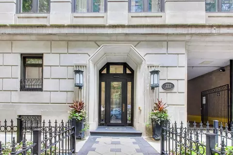 Exterior - 222 E Chestnut St #9D, Chicago, IL 60611 photo 2 of 3