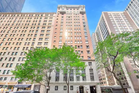 222 E Chestnut St #9D, Chicago, IL 60611
