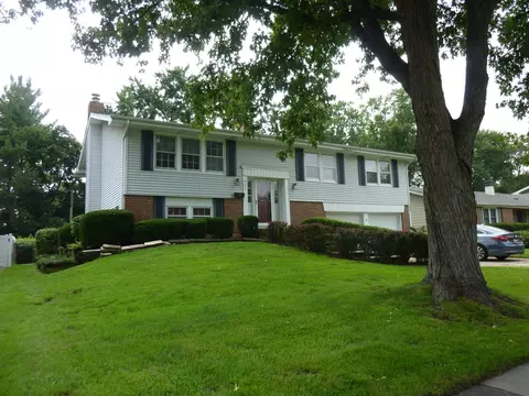 21 W651 Glen Valley Dr, Glen Ellyn, IL 60137
