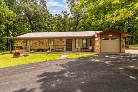 128 Starlight Ln, Carbondale, IL 62902