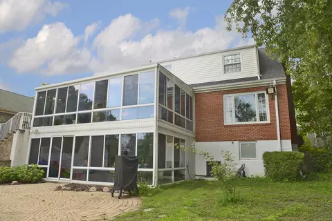 Exterior - 733 E Main St, Ottawa, IL 61350 photo 4 of 10