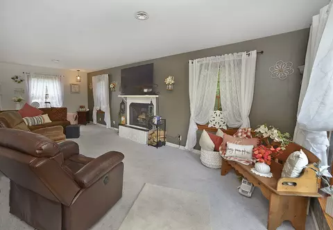 Living - 733 E Main St, Ottawa, IL 61350 photo 1 of 3