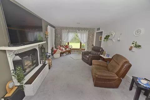 Living - 733 E Main St, Ottawa, IL 61350 photo 2 of 3