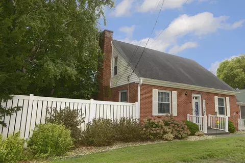 Exterior - 733 E Main St, Ottawa, IL 61350 photo 2 of 10