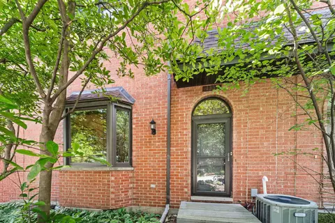 1339 E Central Rd, Arlington Heights, IL 60005
