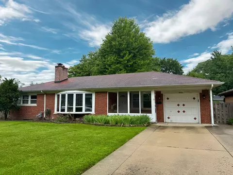 908 S Vail Ave, Arlington Heights, IL 60005