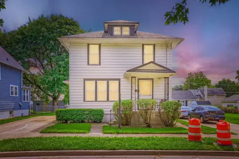 709 Center St, Waukegan, IL 60085