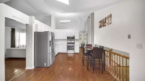 Entry Way - 322 Central Ave, Matteson, IL 60443 photo 1 of 1