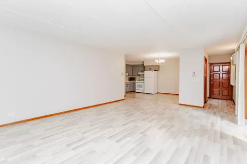 Living - 1633 River St #2A, Des Plaines, IL 60016 photo 1 of 3