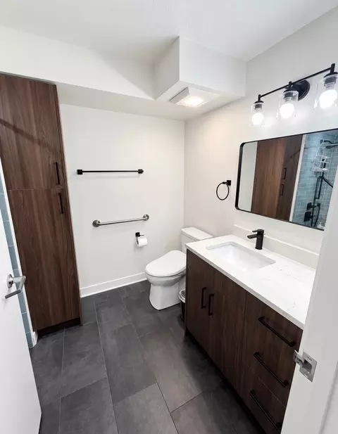Bath - Undisclosed, Evanston, IL 60201 photo 3 of 3