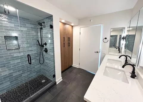 Bath - Undisclosed, Evanston, IL 60201 photo 1 of 3