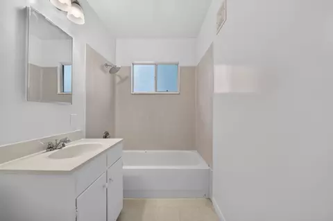 Bath - 4944 Wilton Pl, Riverside, CA 92504 photo 2 of 2