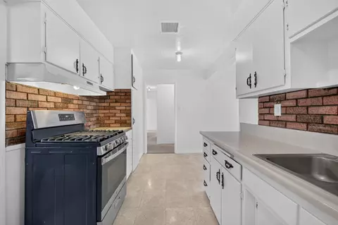 Kitchen - 4944 Wilton Pl, Riverside, CA 92504 photo 5 of 6