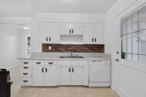 Kitchen - 4944 Wilton Pl, Riverside, CA 92504 photo 4 of 6
