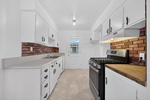 Kitchen - 4944 Wilton Pl, Riverside, CA 92504 photo 1 of 6
