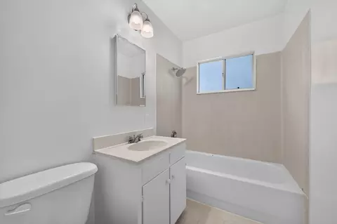 Bath - 4944 Wilton Pl, Riverside, CA 92504 photo 1 of 2