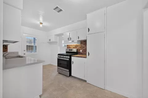 Kitchen - 4944 Wilton Pl, Riverside, CA 92504 photo 6 of 6