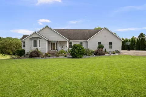 701 Sarah Ln, Clinton, IA 52732