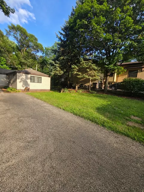 24 John St, Crystal Lake, IL 60014