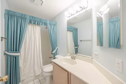 Bath - 1619 Camberley Ct #2, Bartlett, IL 60103 photo 1 of 2
