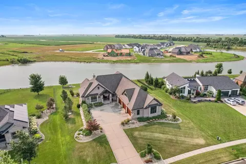 1413 Cross Creek Rd, Mahomet, IL 61853