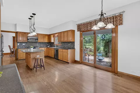 Kitchen - 450 Ford Ln, Bartlett, IL 60103 photo 4 of 4