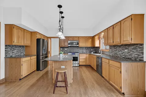 Kitchen - 450 Ford Ln, Bartlett, IL 60103 photo 2 of 4