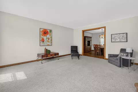 Living - 450 Ford Ln, Bartlett, IL 60103 photo 2 of 3