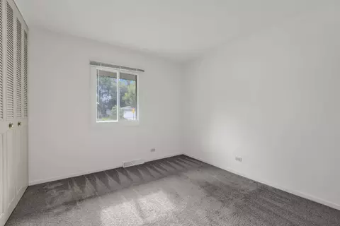 Bedroom - 4100 Hudson Dr, Hoffman Estates, IL 60192 photo 4 of 5