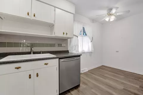 Kitchen - 4100 Hudson Dr, Hoffman Estates, IL 60192 photo 2 of 2