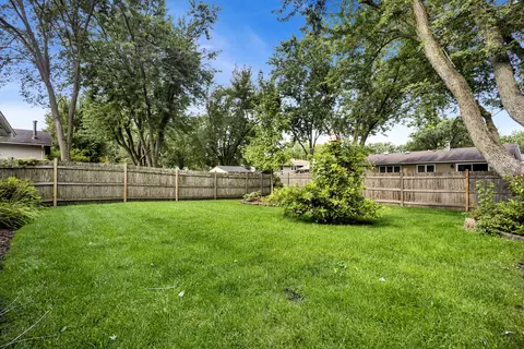 Exterior - 4100 Hudson Dr, Hoffman Estates, IL 60192 photo 6 of 6