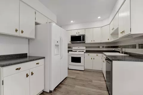 Kitchen - 4100 Hudson Dr, Hoffman Estates, IL 60192 photo 1 of 2