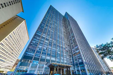 655 W Irving Park Rd #1313, Chicago, IL 60613