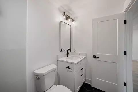 Bath - 4200 Prescott Ave, Lyons, IL 60534 photo 3 of 6