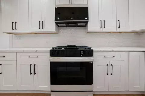 Kitchen - 4200 Prescott Ave, Lyons, IL 60534 photo 2 of 3