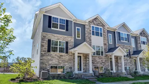 1305 Foxglove Dr, Bartlett, IL 60103