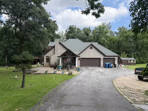 21180 Lisa Ln, Steger, IL 60475