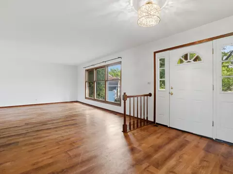 Entry Way - Undisclosed, Bartlett, IL 60103 photo 1 of 3