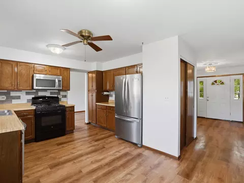 Entry Way - Undisclosed, Bartlett, IL 60103 photo 2 of 3