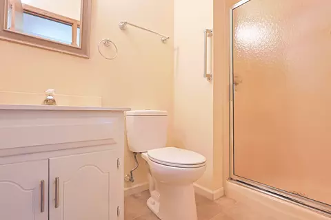 Bath - 1305 Van St, Elgin, IL 60123 photo 1 of 4