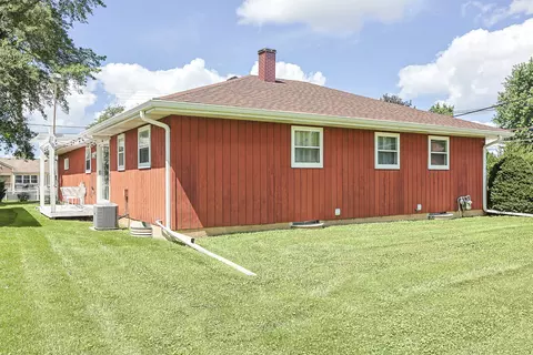 Exterior - 1305 Van St, Elgin, IL 60123 photo 3 of 9